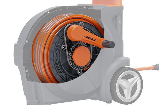 Специальный внутренний механизм тележки Easy Roll System сматывает шланг быстро и без лишних усилий, сохраняя руки и одежду в чистоте